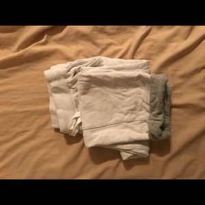 •Lacoste capris •